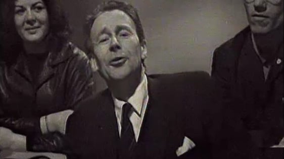 Séamus Ennis in 1963.