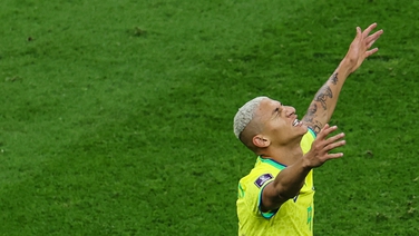 World Cup 2022: Richarlison opens scoring for Brazil against Serbia - RTE.ie