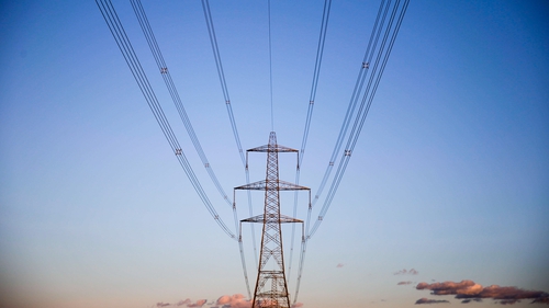 SSE is to sell a 25% stake in its power transmission network business to Ontario Teachers' Pension Plan Board for £1.47 billion