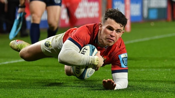 Calvin Nash dives over for Munster's first try