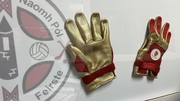 Golden gloves for the senior winners