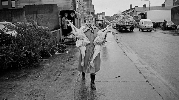Anyone buying or selling a turkey? Christmas turkeys for sale in Dublin in 1991. Photo: Tony O'Shea from The Light of Day exhibition at Photo Museum Ireland