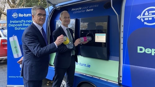 Minister Ossian Smyth (R) and Tony Keohane, Chairperson of Deposit Return Scheme Ireland