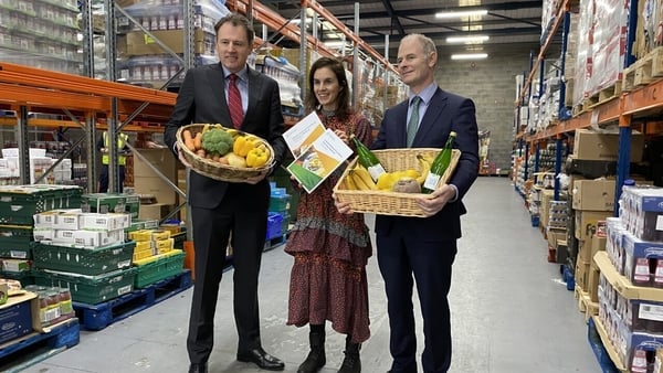Ministers Charlie McConalogue and Ossian Smyth with Food Cloud Co-Founder Aoibheann O'Brien