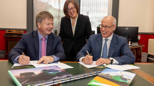im Meade, Chief Executive, Iarnród Éireann and Alstom UK & Ireland Managing Director Nick Crossfield sign a contract for 90 new battery-electric carriages, joined by National Transport Authority Chief Executive, Anne Graham