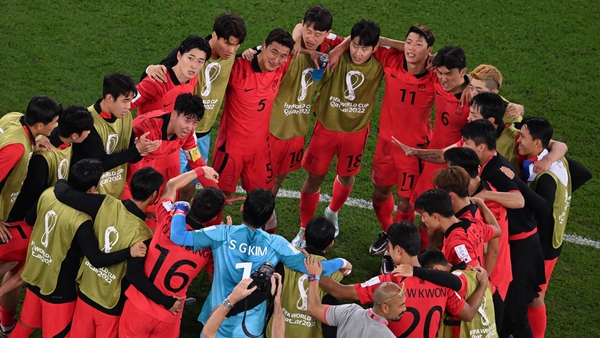 South Korea's players waiting for the result in Al Jannoub Stadium