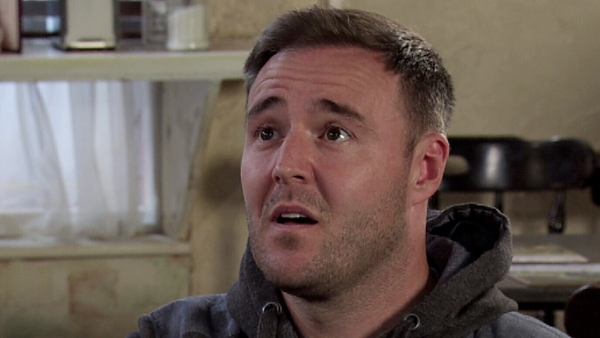 Tyrone (Alan Halsall) is set to pop the question to his long-term, on-off partner Fiz (Jennie McAlpine) in the run-up to Christmas