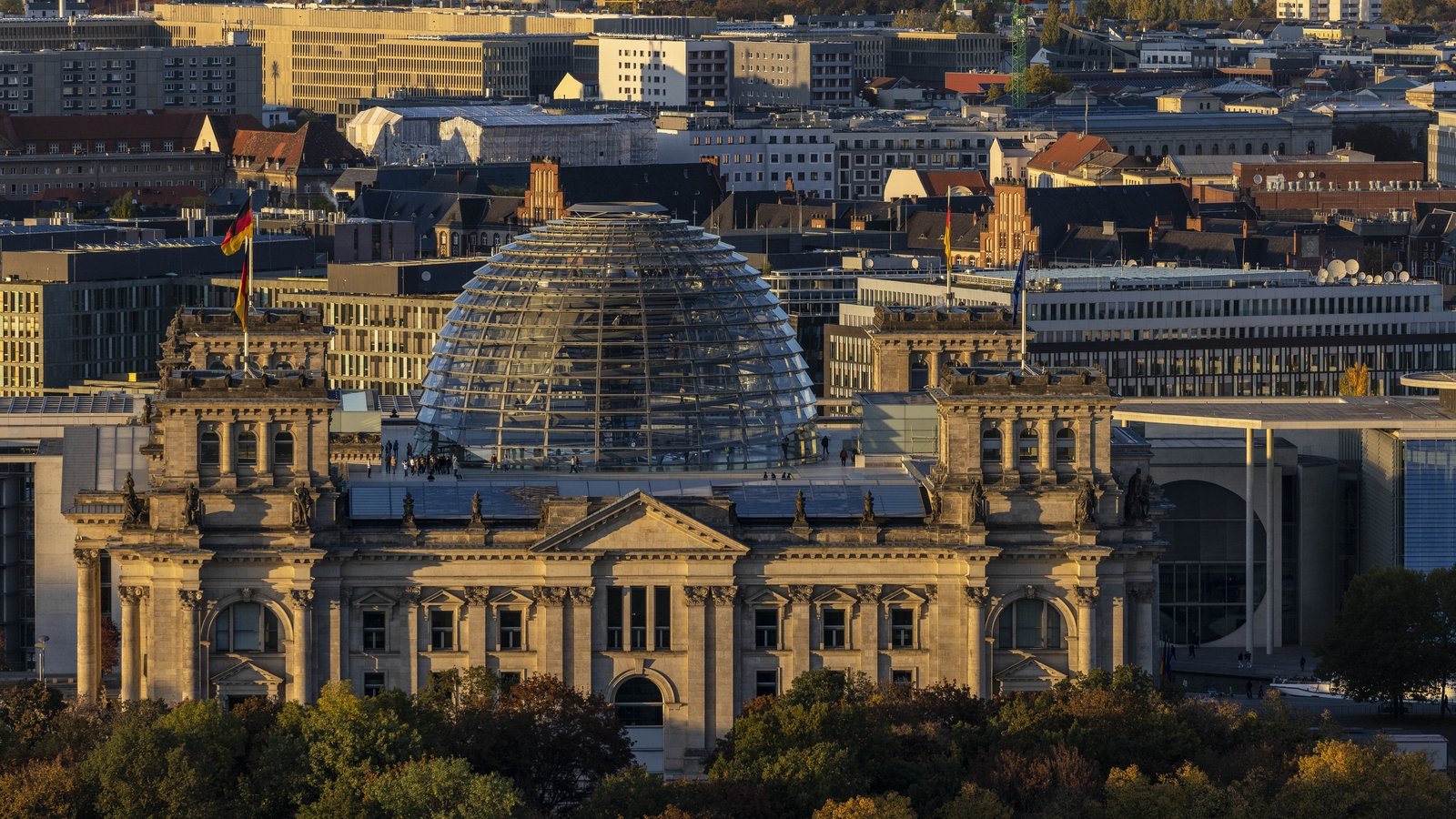 German parliament dissolved, elections set for February