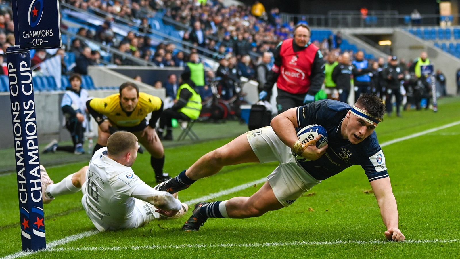 Leinster hammer Racing 92 to secure bonus-point start