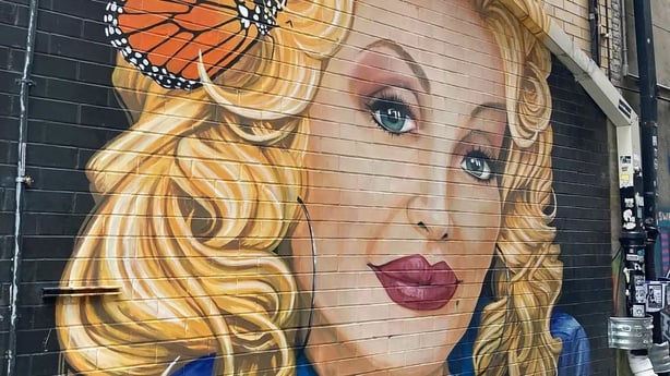 Dolly Parton mural