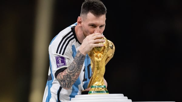 Lionel Messi kisses the World Cup trophy