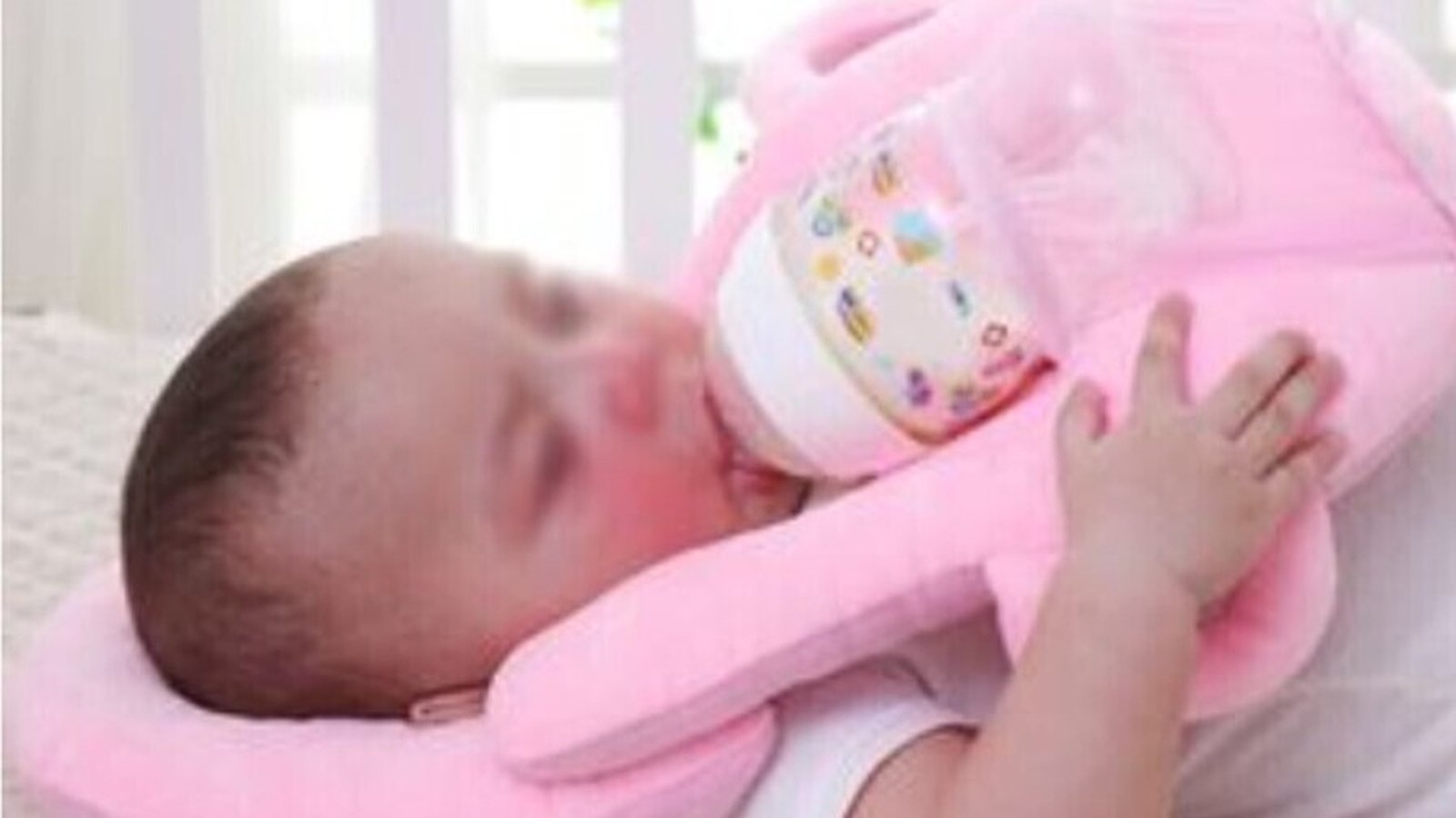 Baby selffeeding pillows banned over 'risk of death'