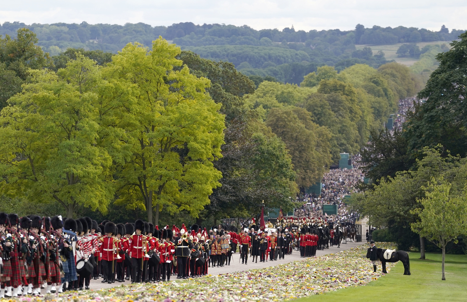 Image - Queen's funeral procession in Windsor (Andrew Matthews/WPA Pool/Getty)