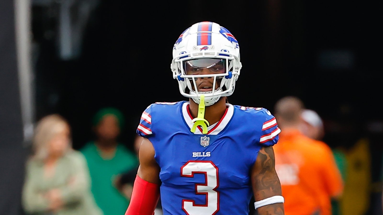 Monday Night Football' Turns Scary After Buffalo Bills Player Suffers  Cardiac Arrest on Field 