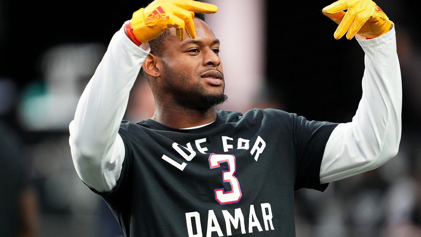 See players who honored Damar Hamlin with T-shirts and jerseys