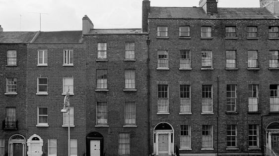 Behan -- Dublin Georgian houses (1977) © RTÉ Photographic Archive 2106-029