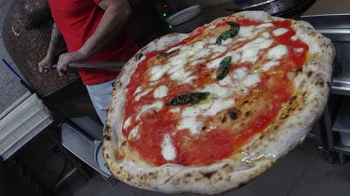 Neapolitan pizza maker Ciro Rapuano prepares a pizza Margherita, in a Naples' restaurant. Photo: Salvatore Laporta/Kontrolab/LightRocket via Getty Images
