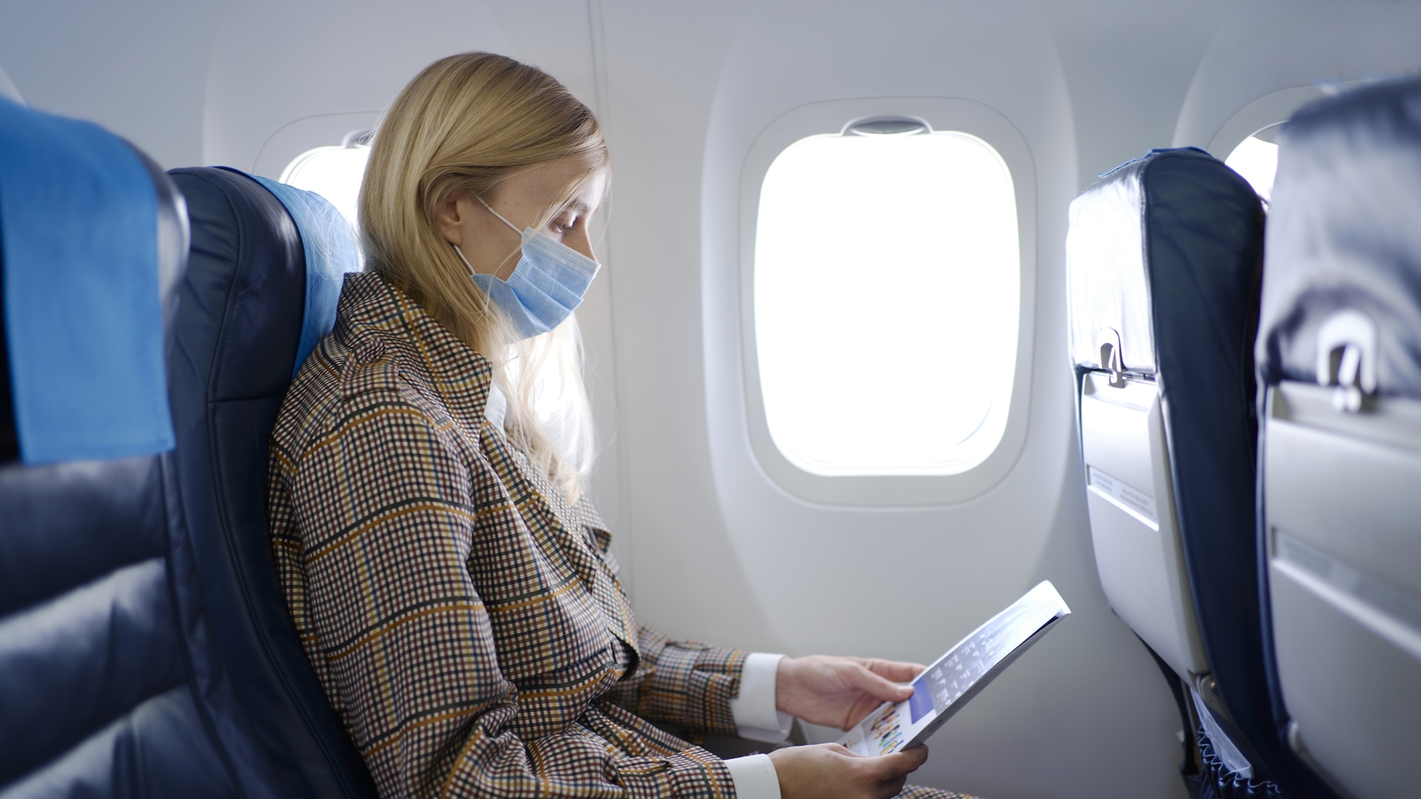 WHO backs mask wearing on long flights