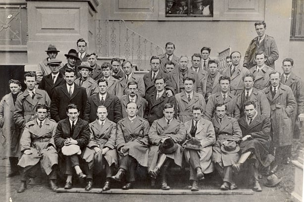 KMGLM.20PC-1A26-22Liam Lynch and Delegates - Army Convention 9 April 1922 Photographer: Unknown Description: Most men named - typed on reverse: "Caption might be: Liam Lynch, with some of his Division Staff and Officers of the Brigades included in the First Southern Division, who attended as delegates to the Army Convention at the Mansion House, Dublin on 9th April 1922.  (The point is that neither the whole staff nor all the First Southern delegates are in the picture).