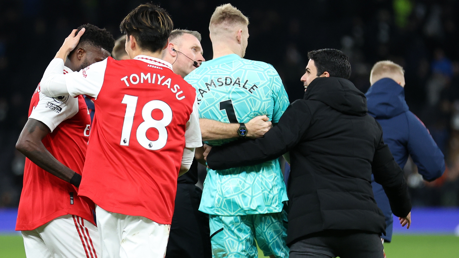 Spectator aims kick at Arsenal goalkeeper after EPL game