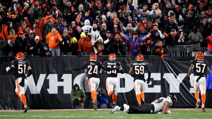 Bengals use 98-yard fumble return to edge Ravens