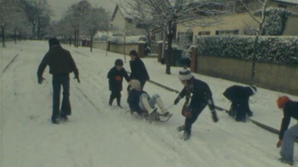 Children playing in the snow (1978)