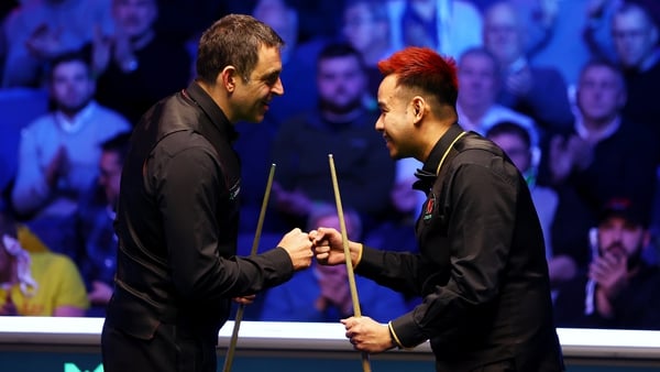 Noppon Saengkham is congratulated by Ronnie O'Sullivan after the match