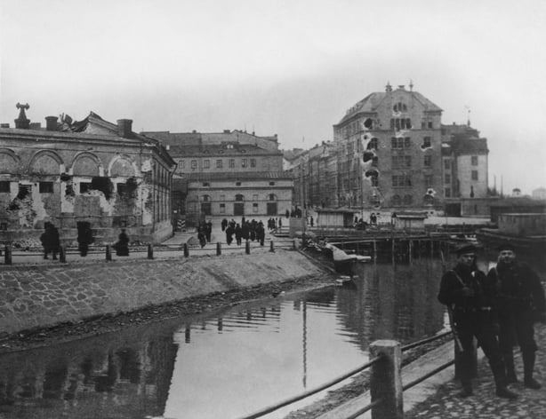 Helsinki in Finland, following a period of Civil War, 1918. The Communist Red Guard had captured the city, but were driven out by the White Guard under Mannerheim. (Photo by Kadel & Herbert/Hulton Archive/Getty Images)