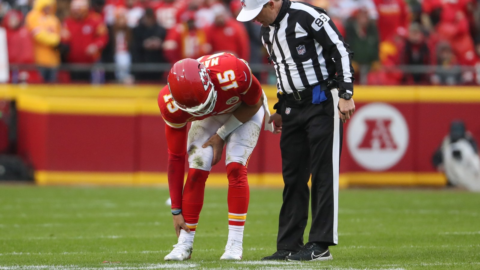 Final score: Chiefs handle Bills 38-24, win second straight AFC