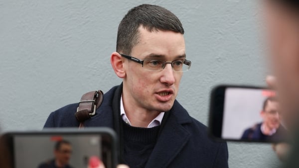 Enoch Burke speaking to media outside the school this afternoon (Pic: RollingNews.ie)