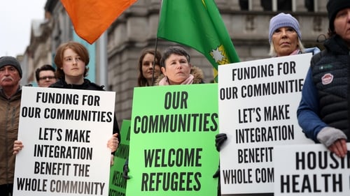 The Dublin Communities Against Racism demonstrate against protests against refugees (RollingNews.ie)