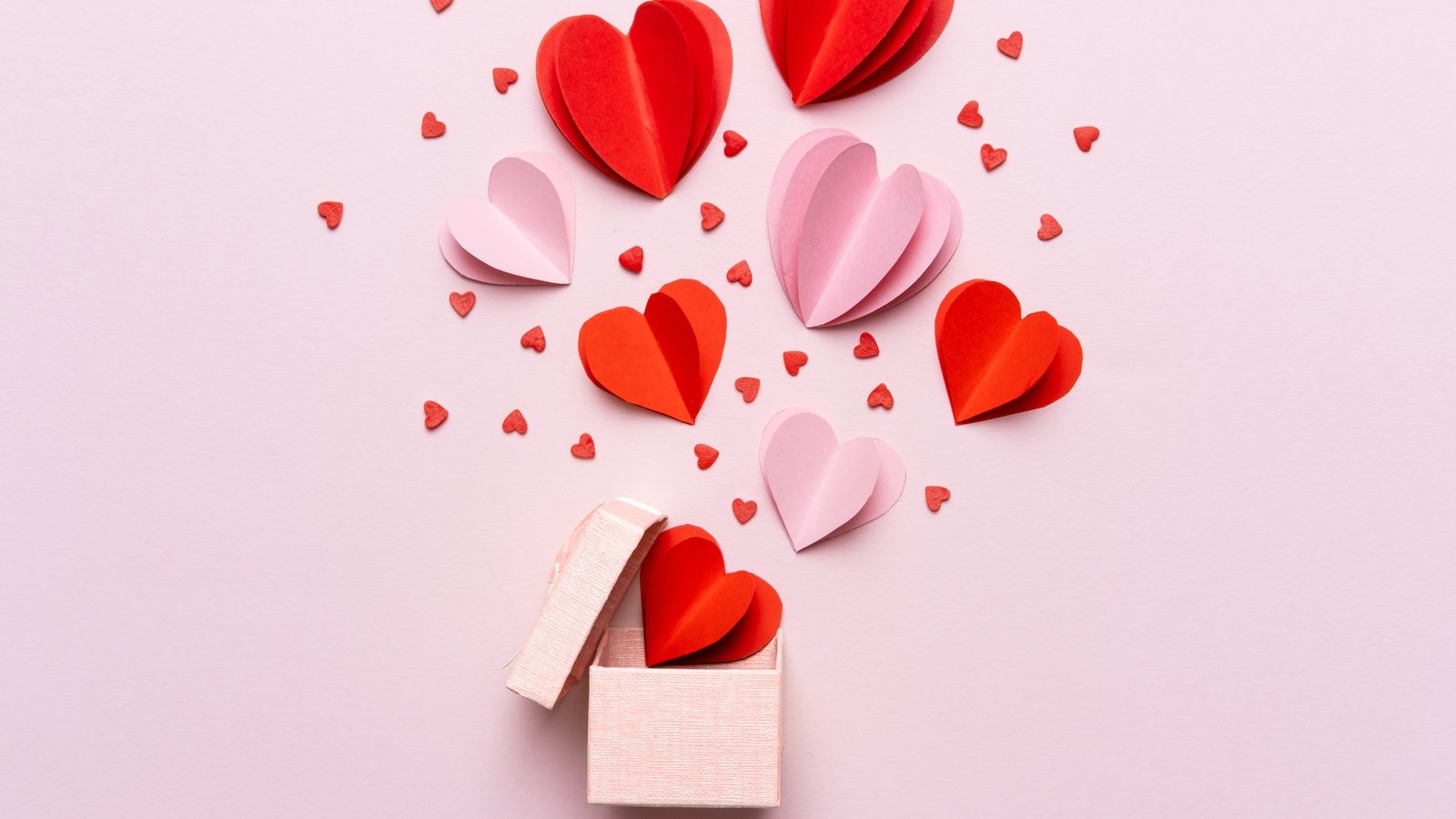 100 Cute Valentine's Day Gifts For Boyfriends That Are Sweet and Romantic -  Hike n Dip  Valentine's day gift baskets, Valentines day gifts for him  boyfriends, Simple valentines gifts