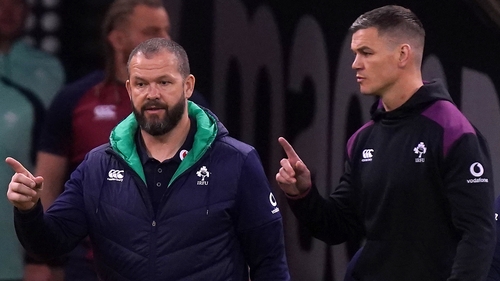 Andy Farrell chats with Johnny Sexton during Friday's captain's run
