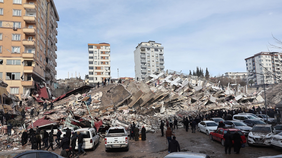 Death toll continues to rise after TurkeySyria earthquake Today with