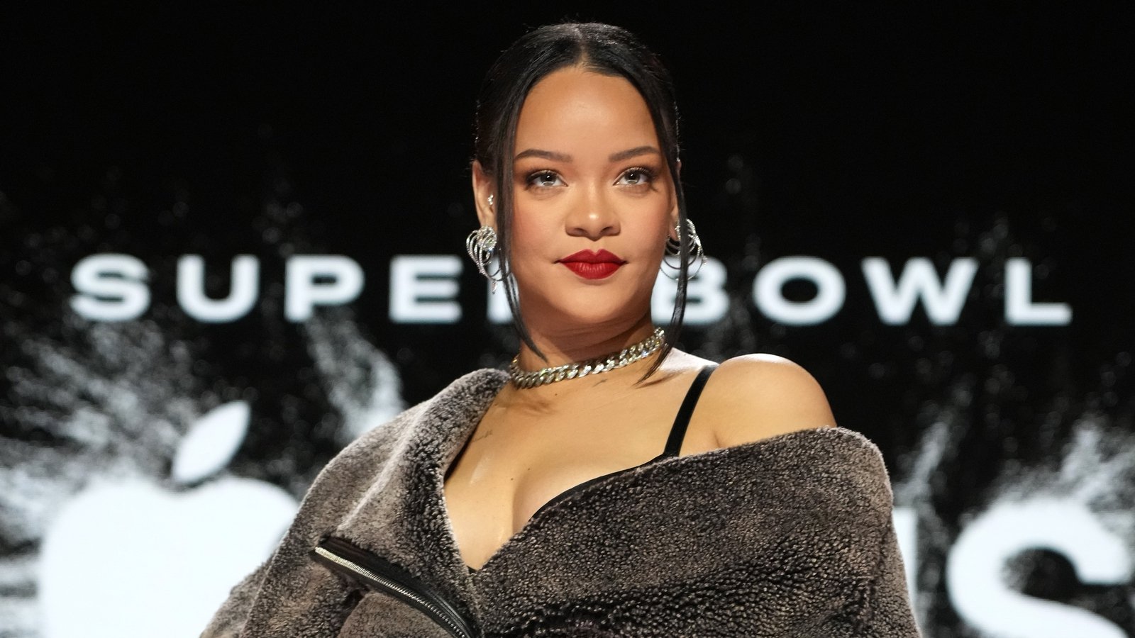 Rihanna plans highly-awaited return to stage with Super Bowl halftime show