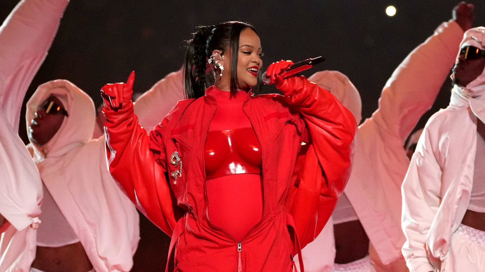 Rihanna pregnant: the Super Bowl halftime show is already widely debated.  Don't miss the point.