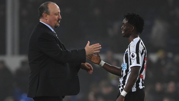 Rafael Benitez (L) and Christian Atsu pictured in 2018