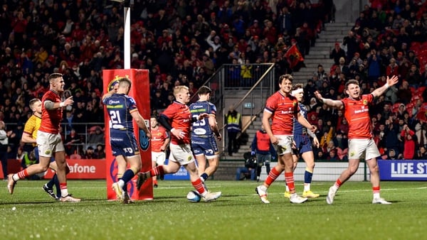Munster celebrate their seventh try of the night from Calvin Nash