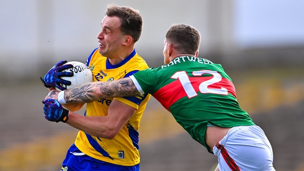 Enda Smith of Roscommon in action against Jordan Flynn of Mayo