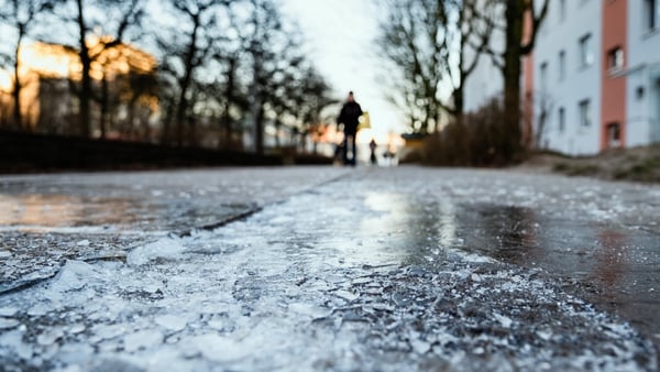 Met Éireann has warned of icty stretches on roads and paths