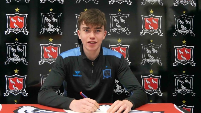 Kenny, son of Ireland boss, signs pro deal with Dundalk