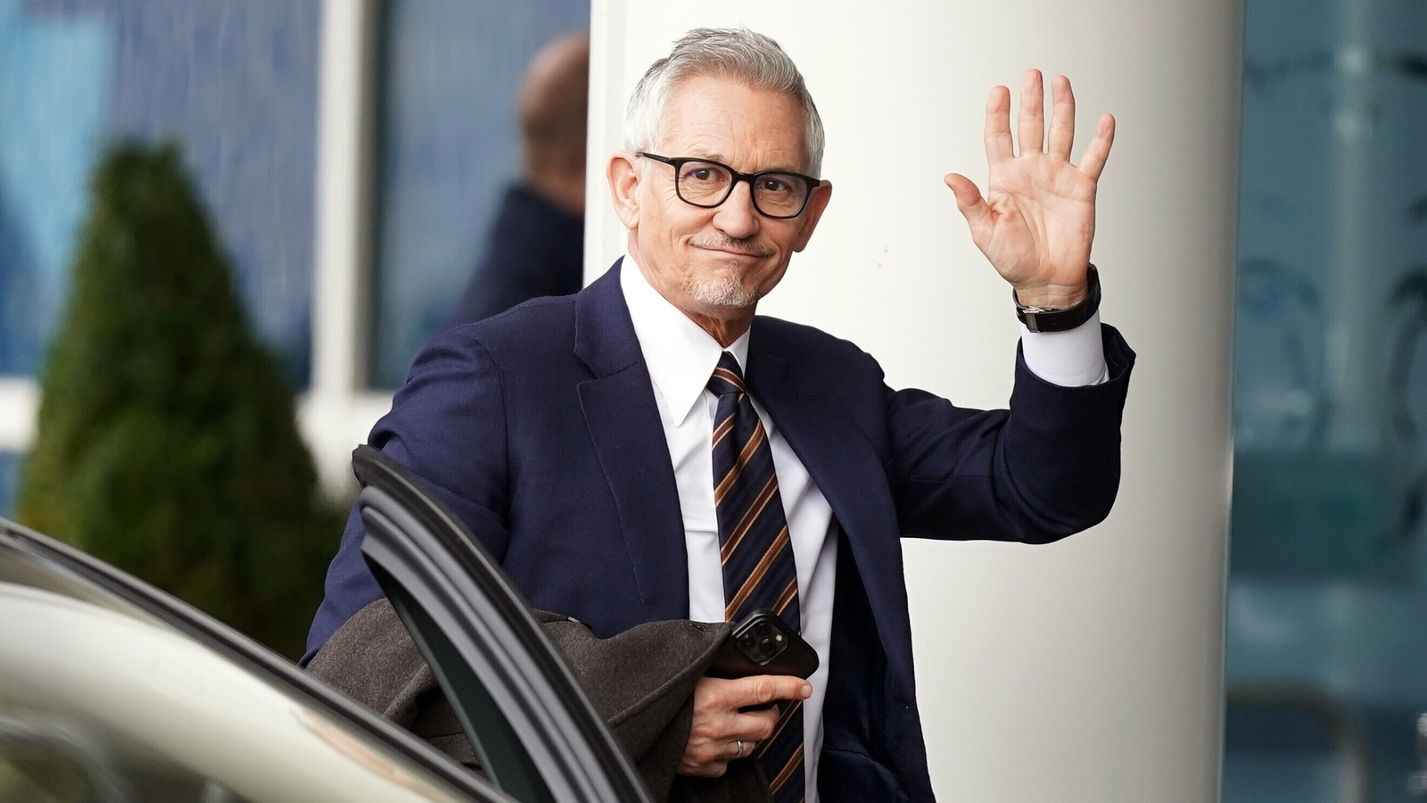 Lineker bleibt bei seinen Tweets zur britischen Asylpolitik