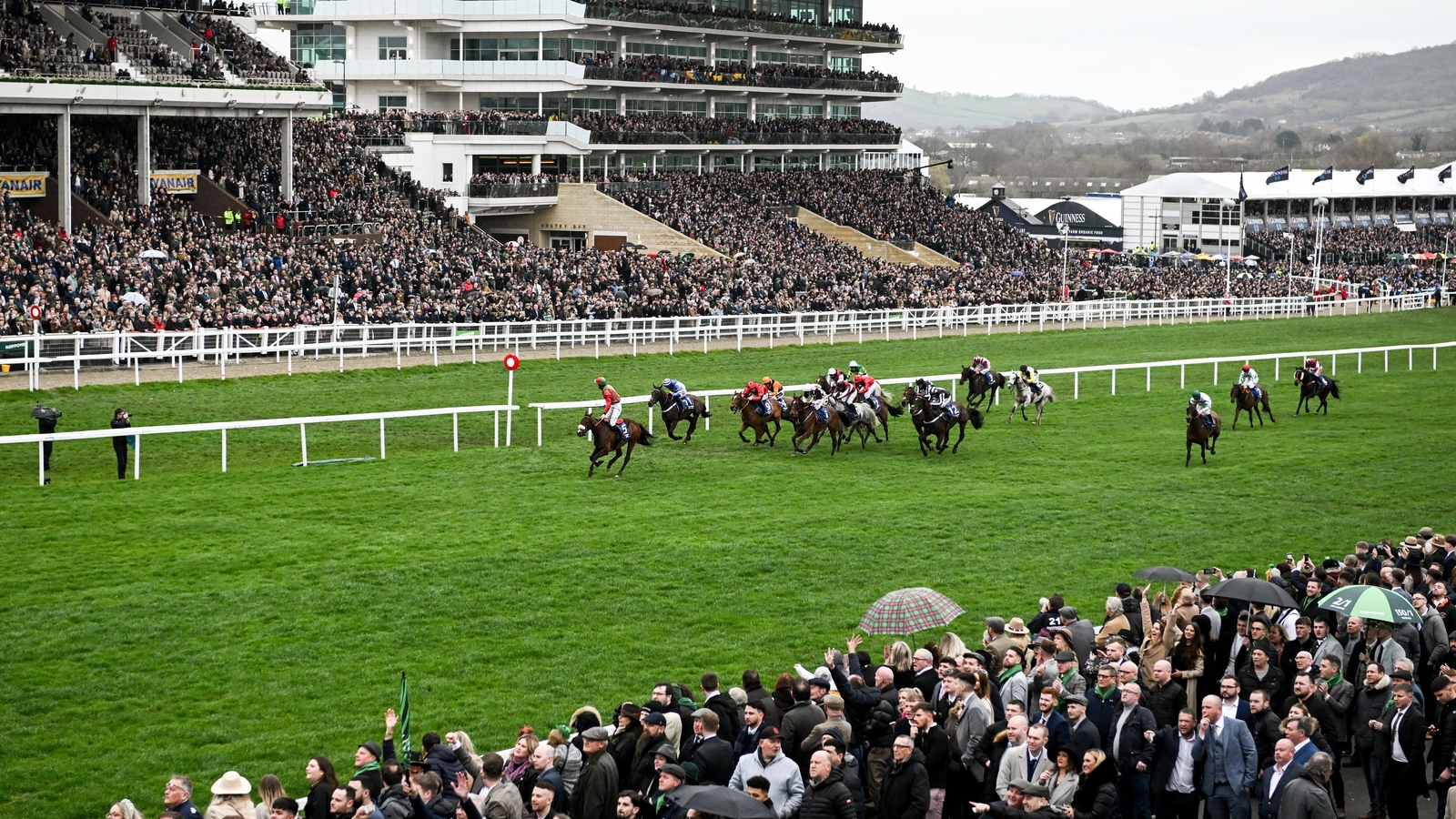 Good Time Jonny arrives late in thrilling Pertemps