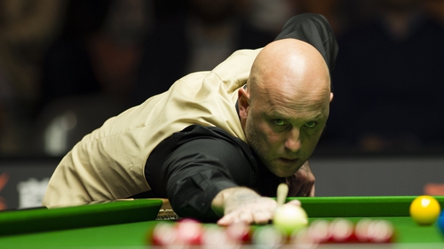 Mark King has been suspended from the World Snooker Tour amid an investigation into irregular betting patterns