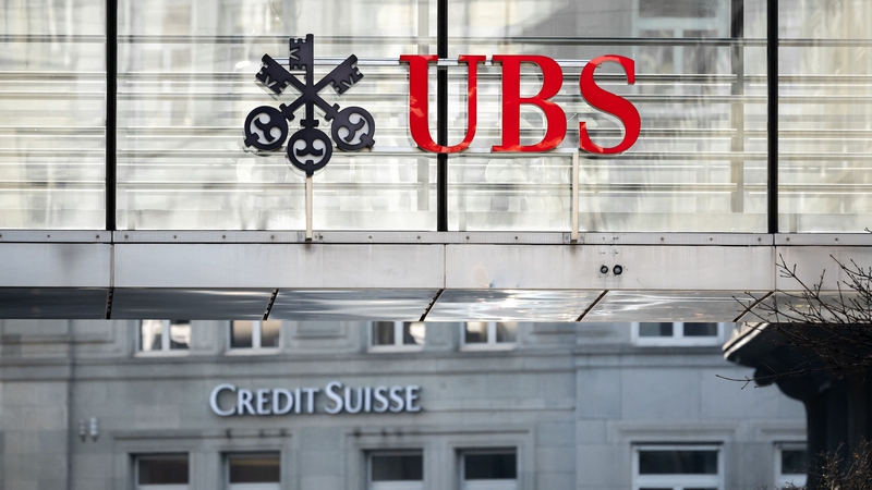 Zürich, 20 Márta 2023: Credit Suisse ceannaithe ag UBS,