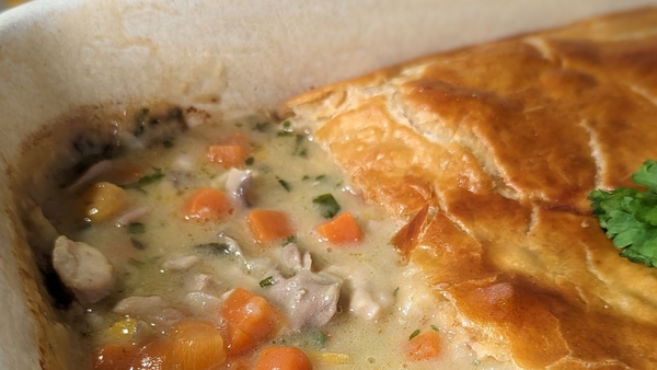 The recipe below is for an eight-persons pie. So double the recipe or you can split this recipe into two pie dishes with each dish for four persons.
