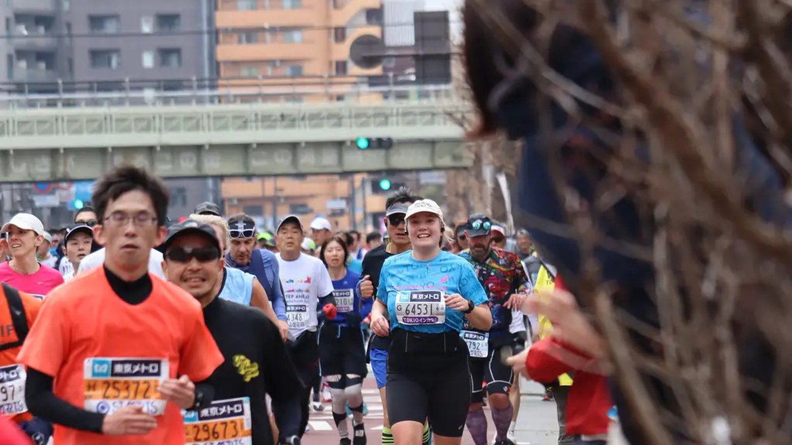 thousands-of-runners-take-part-in-colourful-london-marathon-daily-echo