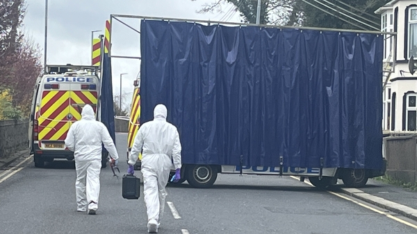 Fiosrúchán dúnmharaithe faoi bhás mná i bPort an Dúnáin