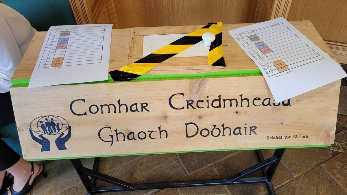 Clár cainte agus ceol beo as Comhar Creidmheasa Ghaoth Dobhair. Clár cainte agus ceol beo as Comhar Creidmheasa Ghaoth Dobhair.