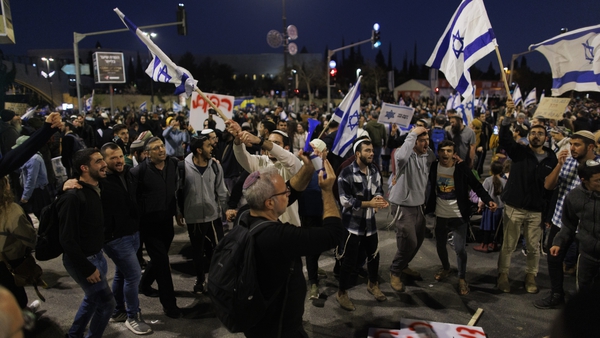 Demonstrators during a protest in support of Benjamin Netanyahu's proposed judicial reforms in Jerusalem this evening